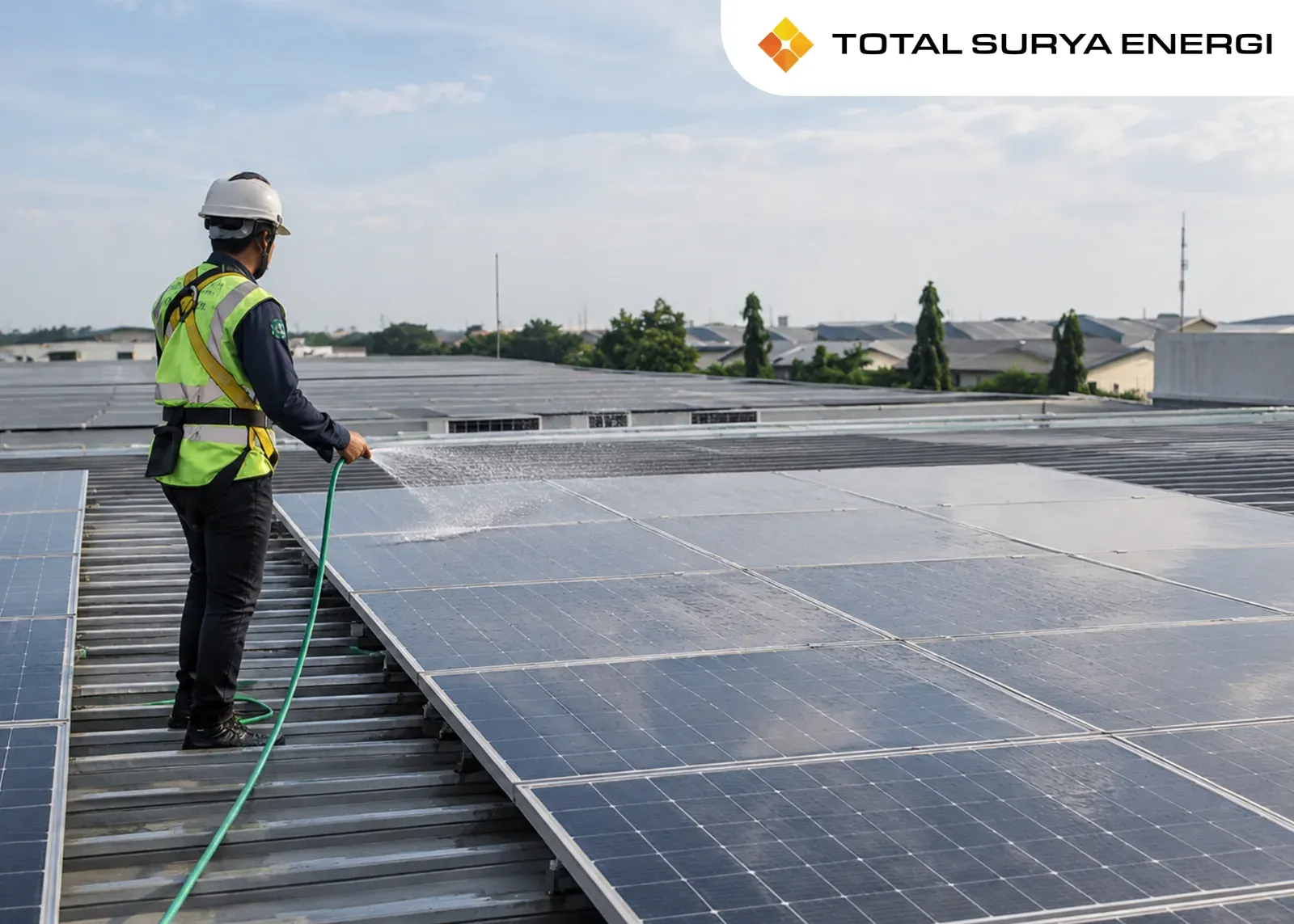 perawatan plts pada solar panel